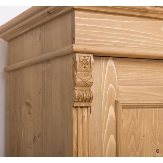 hnedy country mediteransky masivny klasicky dreveny satnik vintage vidiecky rustikalny zavesny spalna penzion satnikova skrina zavesny vesiak dvojdverovy skladovaci nabytok na mieru lameridiana interierove zariadenie.jpg